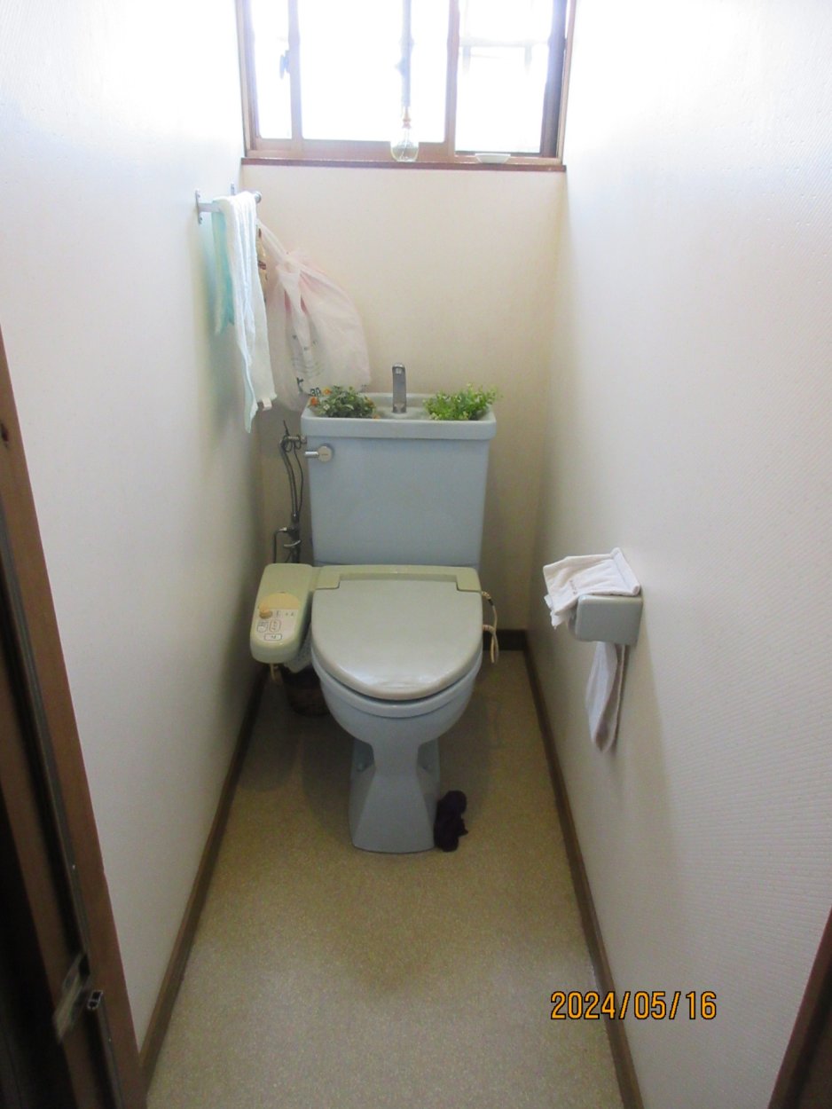 トイレの床から水漏れがしていて・・・