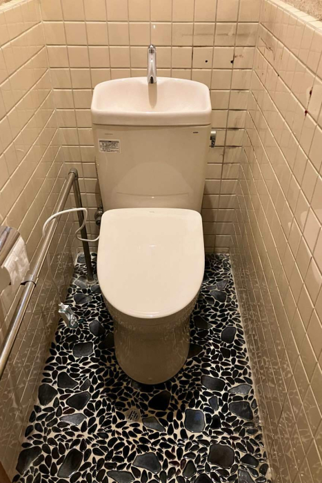トイレ取替工事　隅付きタンクのトイレからの取替